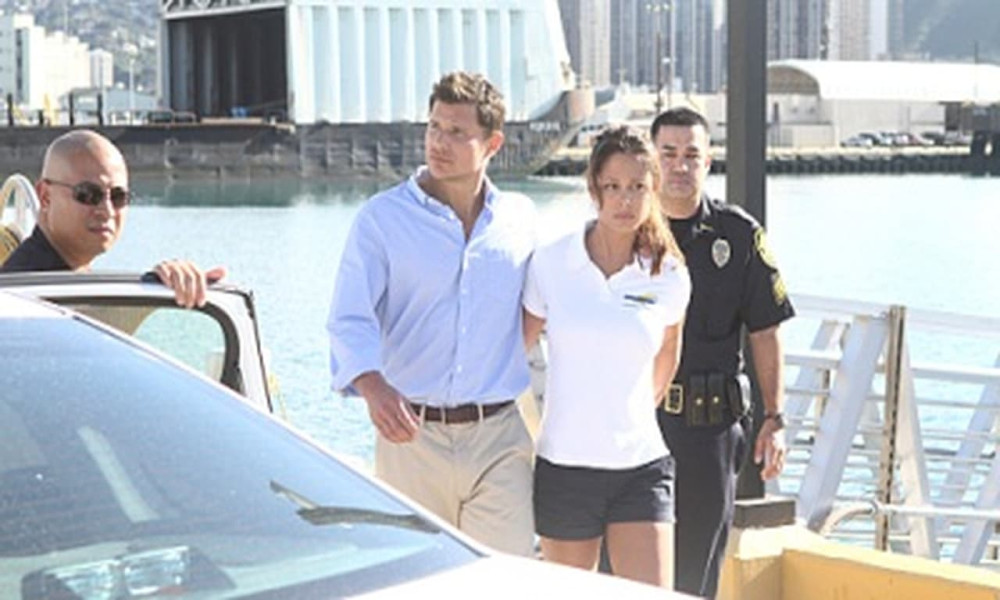 Hawaii Five-0 (S1E17)